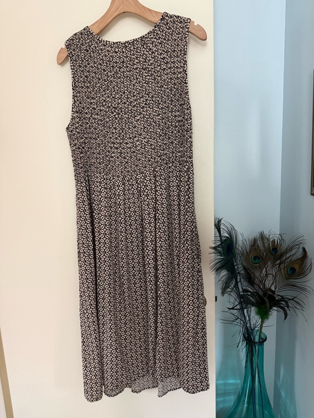 Black and White Sleeveless Midi Dress